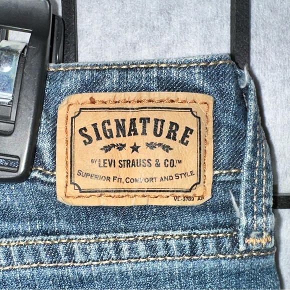 Levi Strauss Signature Low Rise Misses in Size 6 - Picture 7 of 8